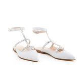 Ballerina in pelle bianca con piccole gemme e cinturino alla caviglia. Artigianale e Made in Italy.