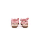 Sandalo in tubolare rosa con un fiocco ton sur ton applicato sul fronte. Chiusura a strappo regolabile. Artigianale e Made in Italy.