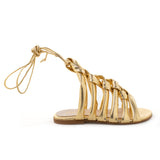 Sandalo in pelle color oro con intreccio sul fronte. Allacciatura alla caviglia. Artigianale e Made in Italy.