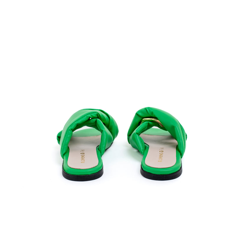 Slipper in pelle verde dalle linee pulite e minimali. Doppia fascia e fibbia nascosta color oro, soletta in pelle a contrasto. Artigianale e Made in Italy.