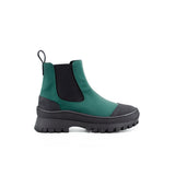 Stivaletto chelsea in pelle effetto gomma verde bottiglia, con inserti neri. Suola in gomma ed elastici laterali.