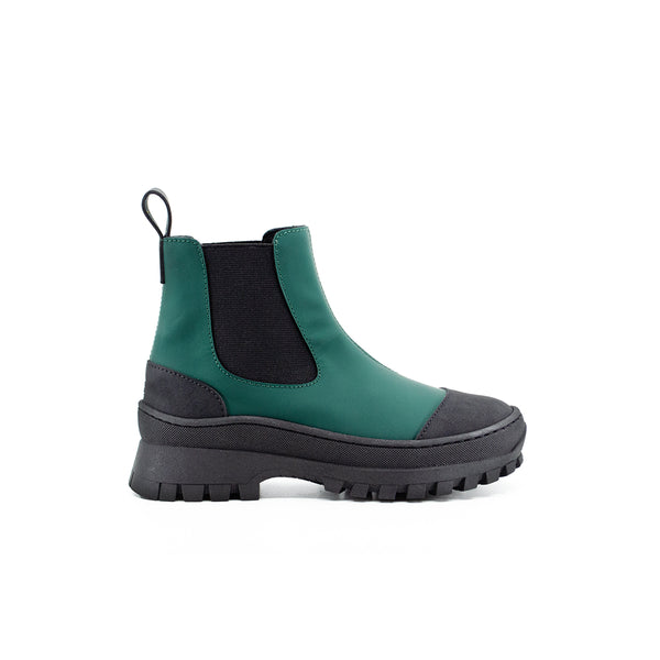 Stivaletto chelsea in pelle effetto gomma verde bottiglia, con inserti neri. Suola in gomma ed elastici laterali.